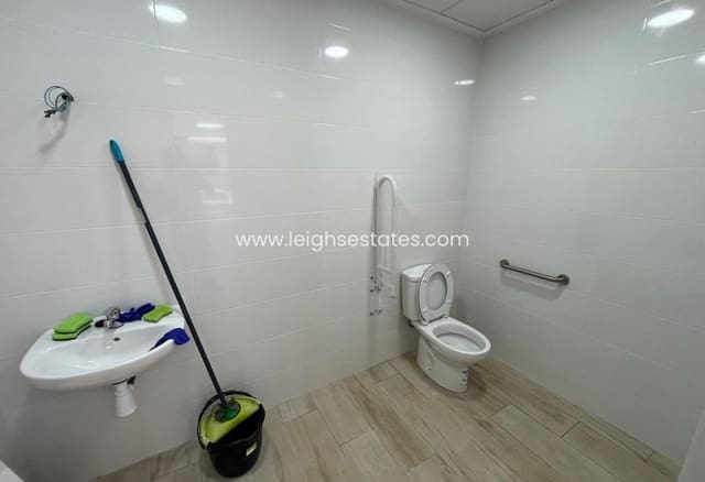 Commercieel te koop in Torrevieja - € 139.900 (Ref: 9872793)