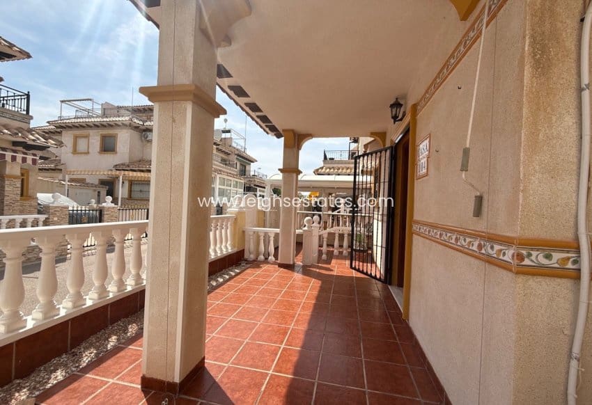 2 slaapkamer Huis te koop in La Zenia met zwembad garage - € 198.000 (Ref: 9877619)