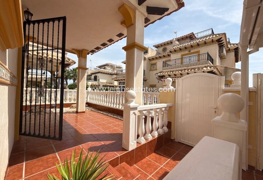 2 slaapkamer Huis te koop in La Zenia met zwembad garage - € 198.000 (Ref: 9877619)