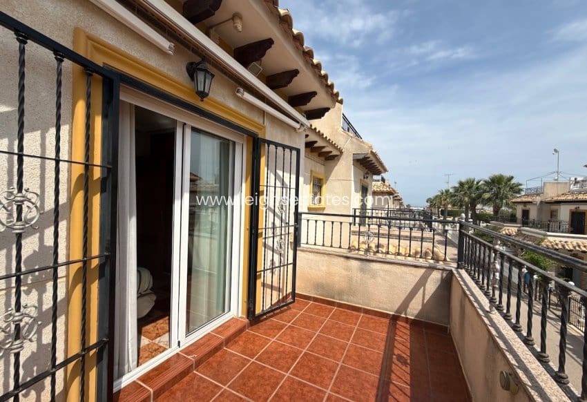 2 slaapkamer Huis te koop in La Zenia met zwembad garage - € 198.000 (Ref: 9877619)