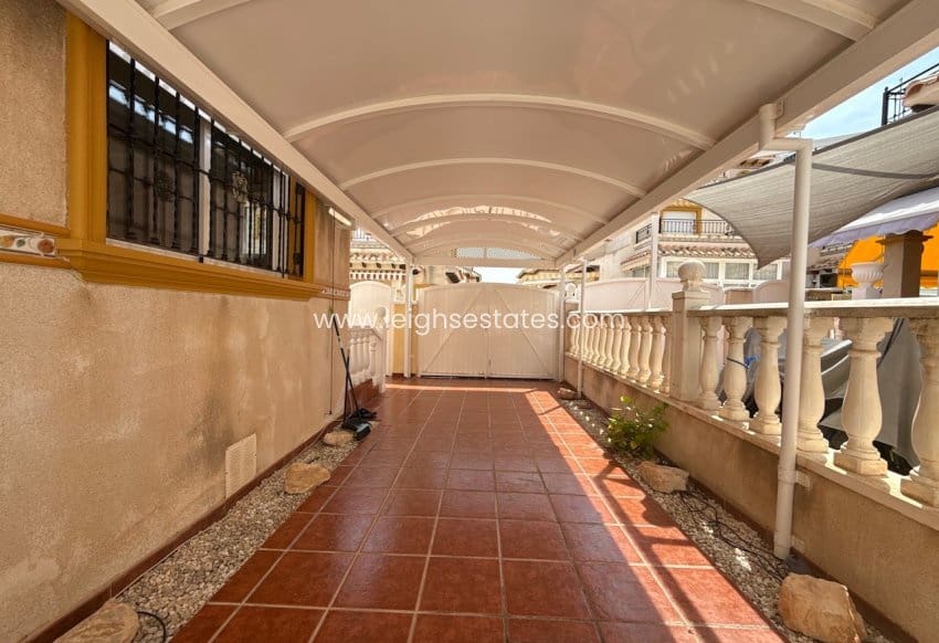 2 slaapkamer Huis te koop in La Zenia met zwembad garage - € 198.000 (Ref: 9877619)