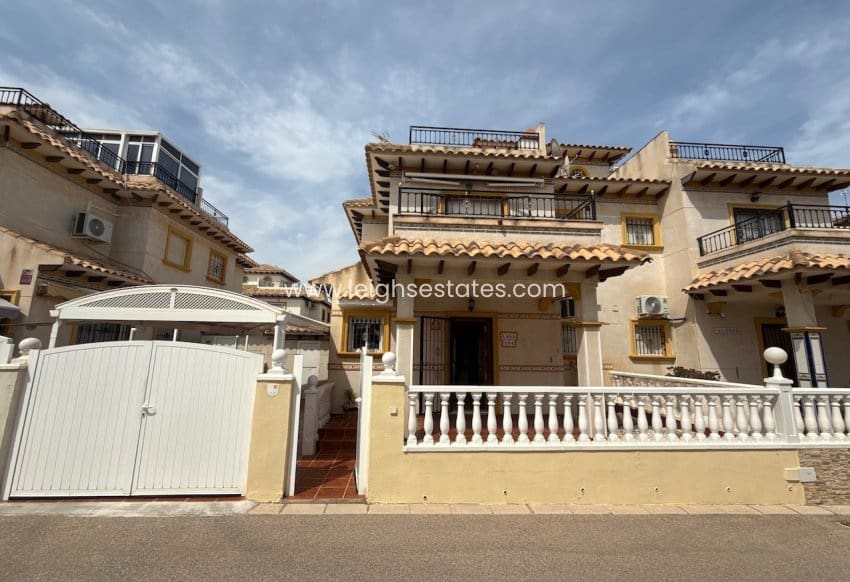 2 slaapkamer Huis te koop in La Zenia met zwembad garage - € 198.000 (Ref: 9877619)