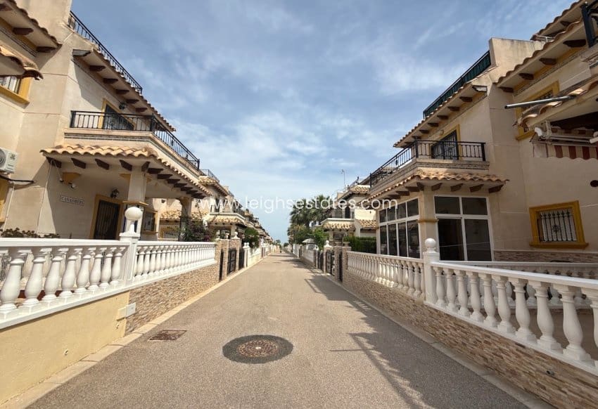 2 slaapkamer Huis te koop in La Zenia met zwembad garage - € 198.000 (Ref: 9877619)
