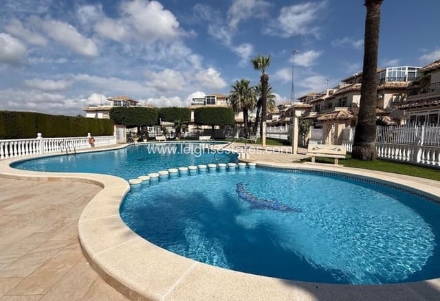 2 makuuhuone Omakotitalo myytävänä paikassa Playa Flamenca, Orihuela mukana uima-altaan 
autotalli - 198 000 € (Ref: 9877619)