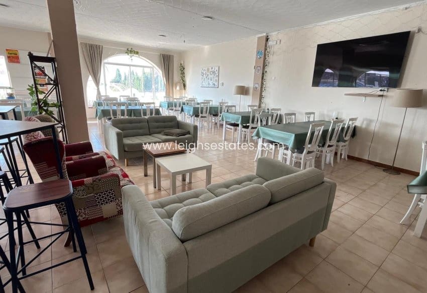 Commercial for sale in Torrevieja with pool - € 1,500,000 (Ref: 9880554)