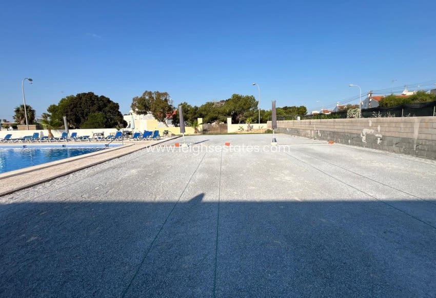 Commercial for sale in Torrevieja with pool - € 1,500,000 (Ref: 9880554)
