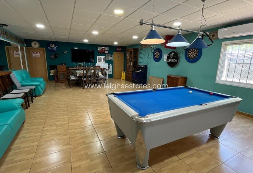 Commercial for sale in Torrevieja with pool - € 1,500,000 (Ref: 9880554)