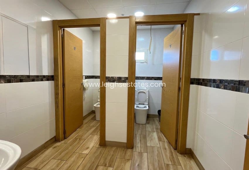 Commercial for sale in Torrevieja with pool - € 1,500,000 (Ref: 9880554)