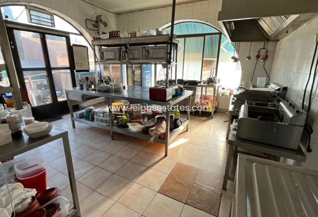 Erhverv til salg i Torrevieja med swimmingpool - € 1.500.000 (Ref: 9880554)