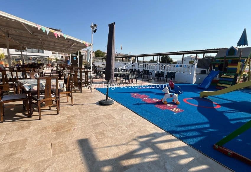 Commercial for sale in Torrevieja with pool - € 1,500,000 (Ref: 9880554)