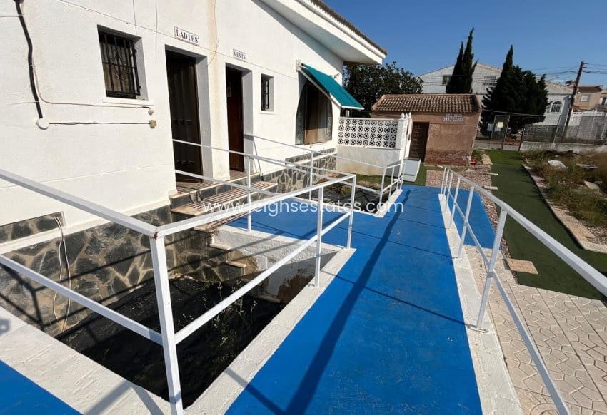 Commercial for sale in Torrevieja with pool - € 1,500,000 (Ref: 9880554)