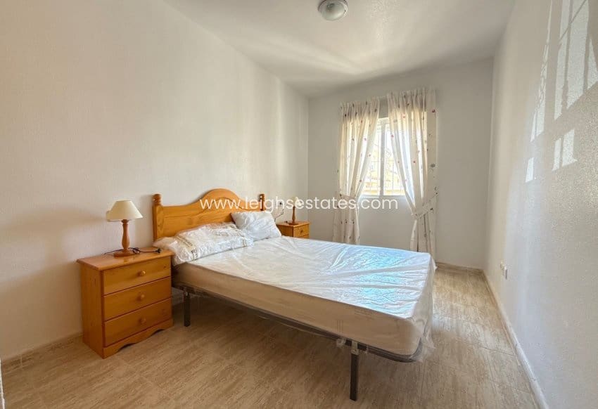 2 bedroom Apartment for sale in Villamartin with pool - € 135,000 (Ref: 9895609)