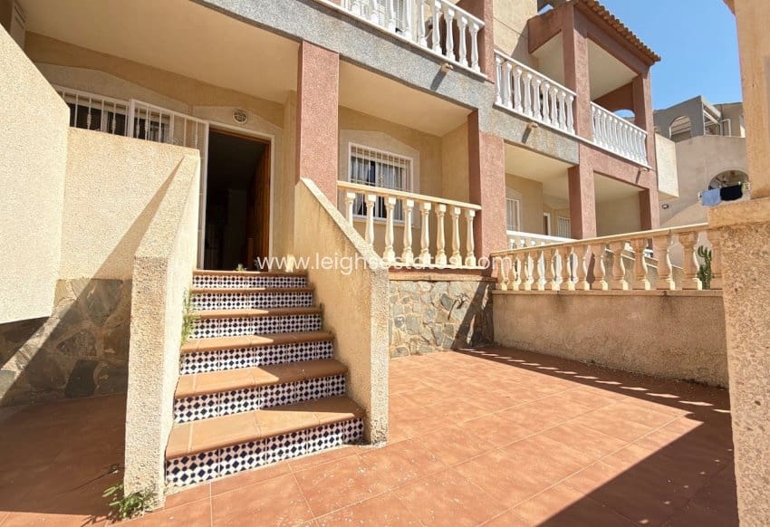 2 bedroom Apartment for sale in Villamartin with pool - € 135,000 (Ref: 9895609)