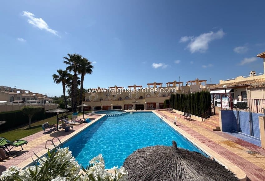 2 bedroom Apartment for sale in Villamartin with pool - € 135,000 (Ref: 9895609)