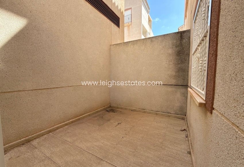 2 bedroom Apartment for sale in Villamartin with pool - € 135,000 (Ref: 9895609)