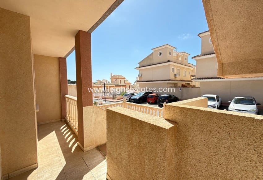 2 bedroom Apartment for sale in Villamartin with pool - € 135,000 (Ref: 9895609)