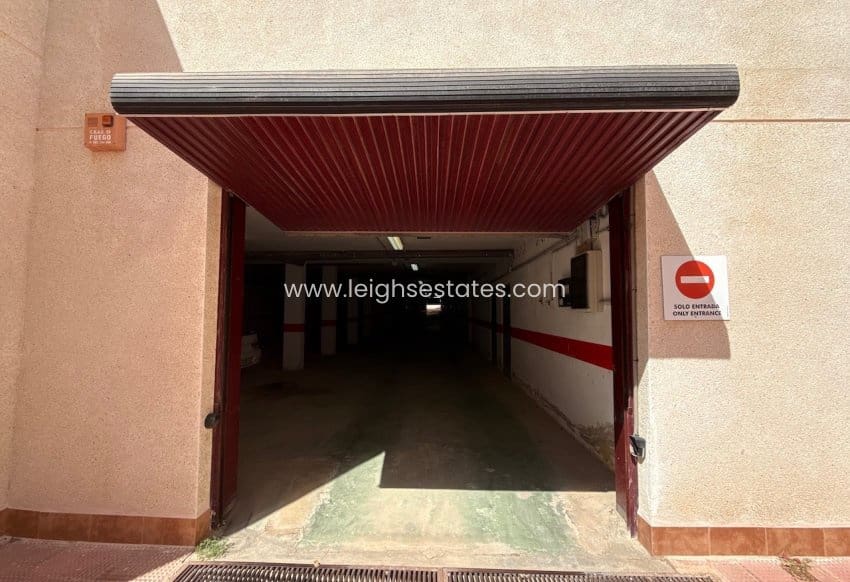 2 bedroom Apartment for sale in Villamartin with pool - € 135,000 (Ref: 9895609)