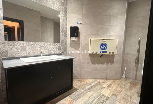 Kommersiell till salu i Los Alcázares - 360 000 € (Ref: 9898593)
