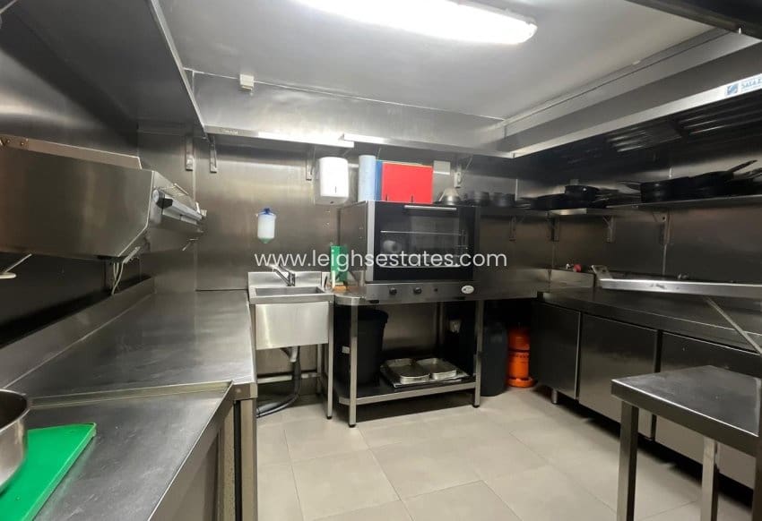 Kommersiell till salu i Los Alcazares - 360 000 € (Ref: 9898593)