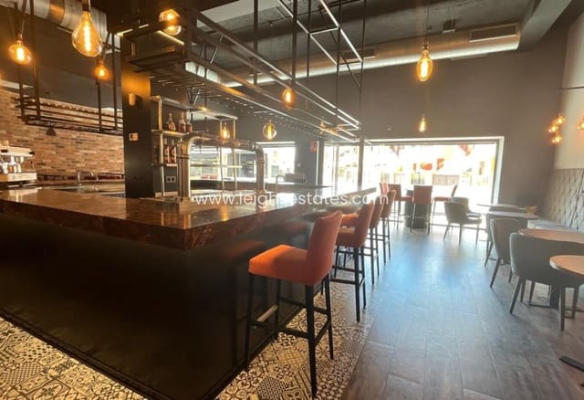Kommersiell till salu i Los Alcázares - 360 000 € (Ref: 9898593)