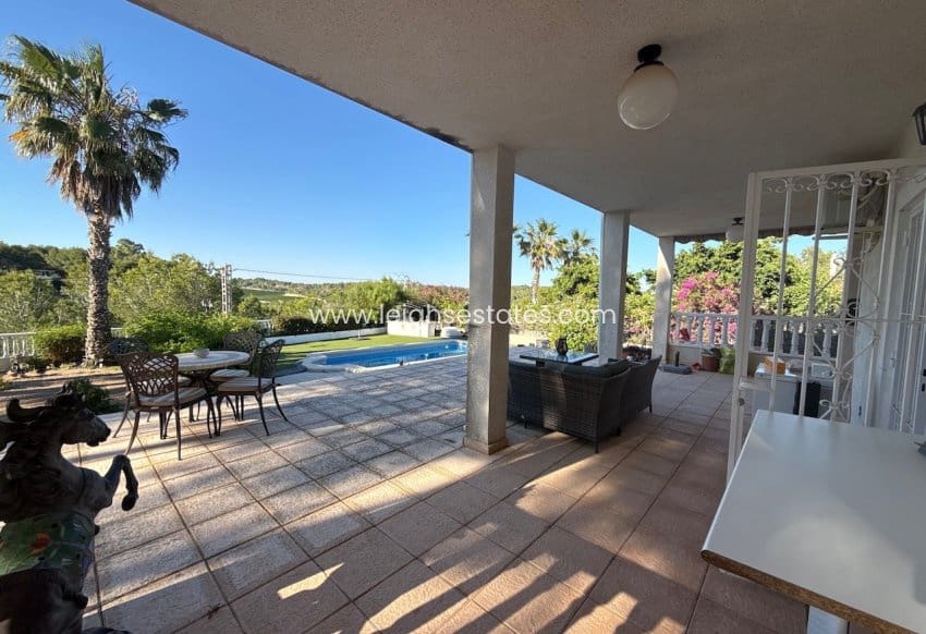 3 soverom Villa til salgs i Pinar de Campoverde med svømmebasseng garasje - € 445 000 (Ref: 9932579)