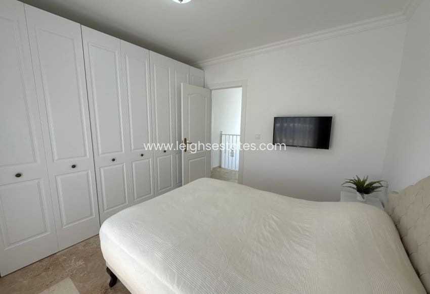3 bedroom Villa for sale in Villamartin with pool garage - € 250,000 (Ref: 9946848)