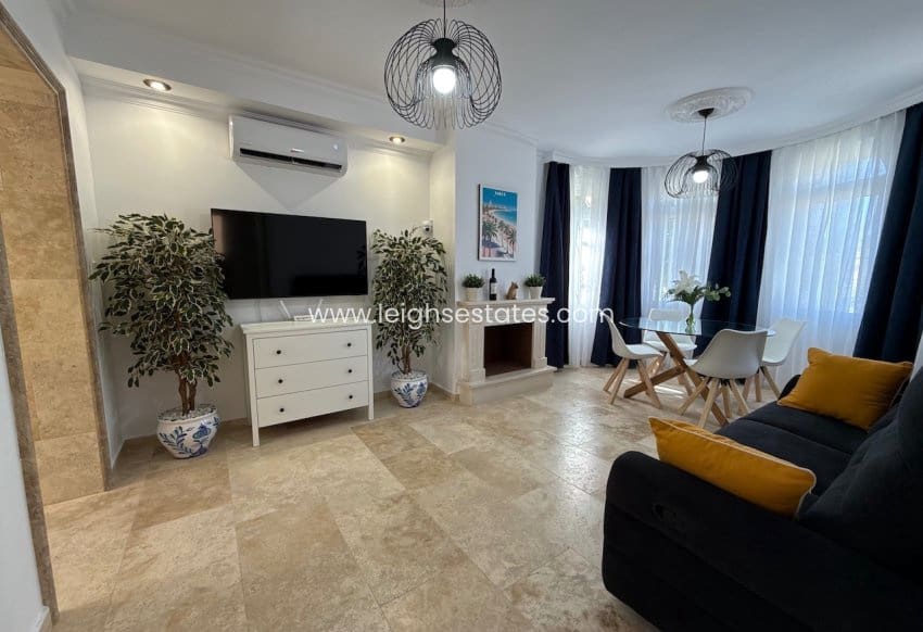 3 bedroom Villa for sale in Villamartin with pool garage - € 250,000 (Ref: 9946848)