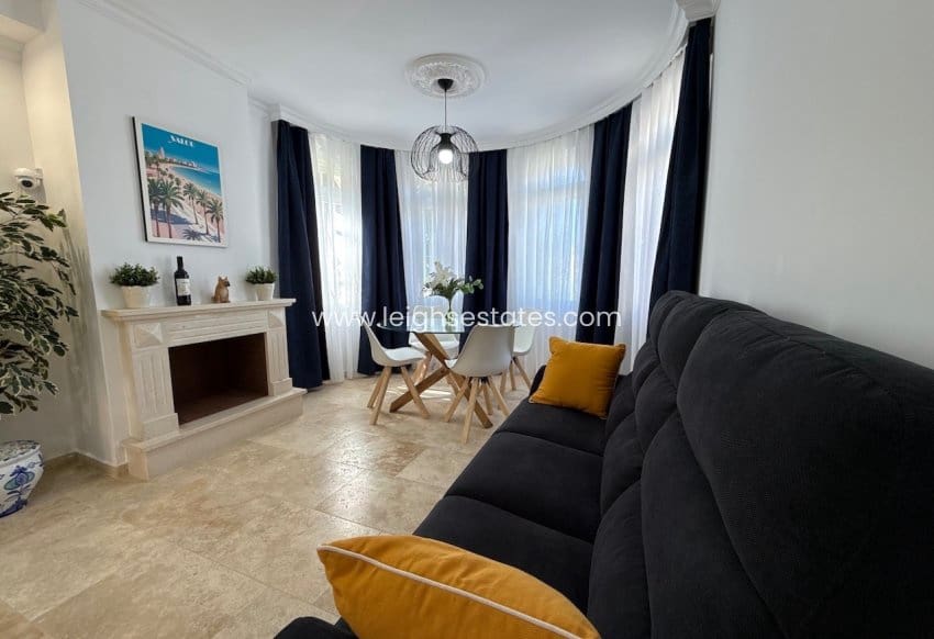 3 bedroom Villa for sale in Villamartin with pool garage - € 250,000 (Ref: 9946848)