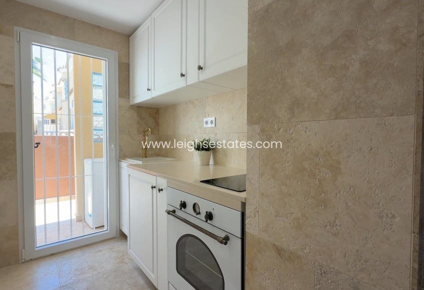 3 bedroom Villa for sale in Villamartin with pool garage - € 250,000 (Ref: 9946848)