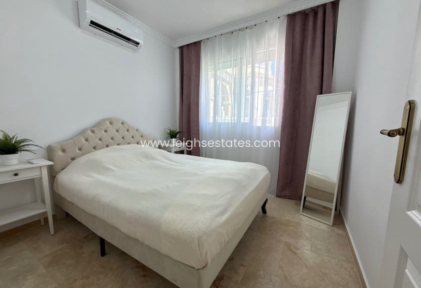 3 bedroom Villa for sale in Villamartin with pool garage - € 250,000 (Ref: 9946848)