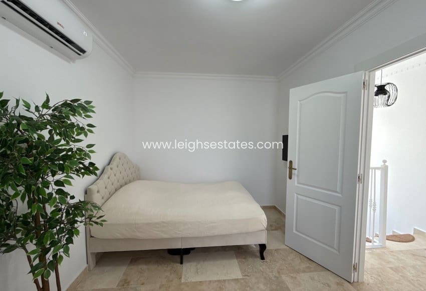 3 bedroom Villa for sale in Villamartin with pool garage - € 250,000 (Ref: 9946848)