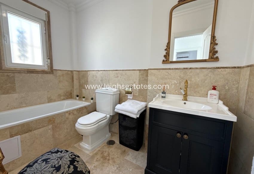 3 bedroom Villa for sale in Villamartin with pool garage - € 250,000 (Ref: 9946848)
