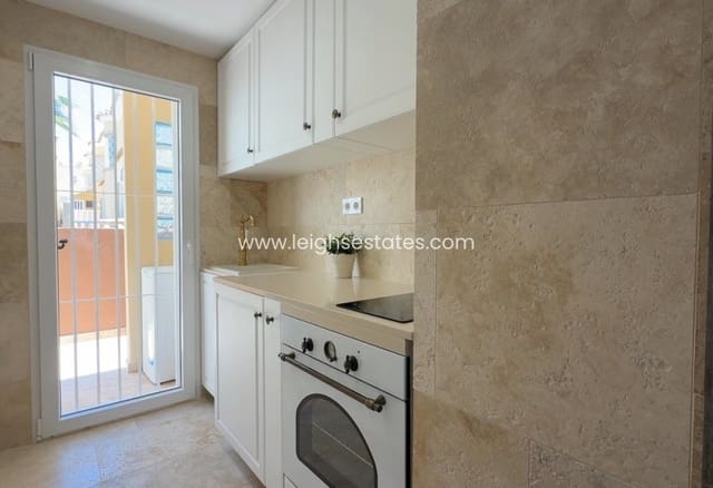 3 soveværelse Villa til salg i Villamartin, Orihuela med swimmingpool garage - € 250.000 (Ref: 9946848)
