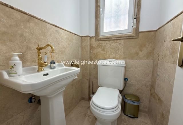 3 soveværelse Villa til salg i Villamartin, Orihuela med swimmingpool garage - € 250.000 (Ref: 9946848)