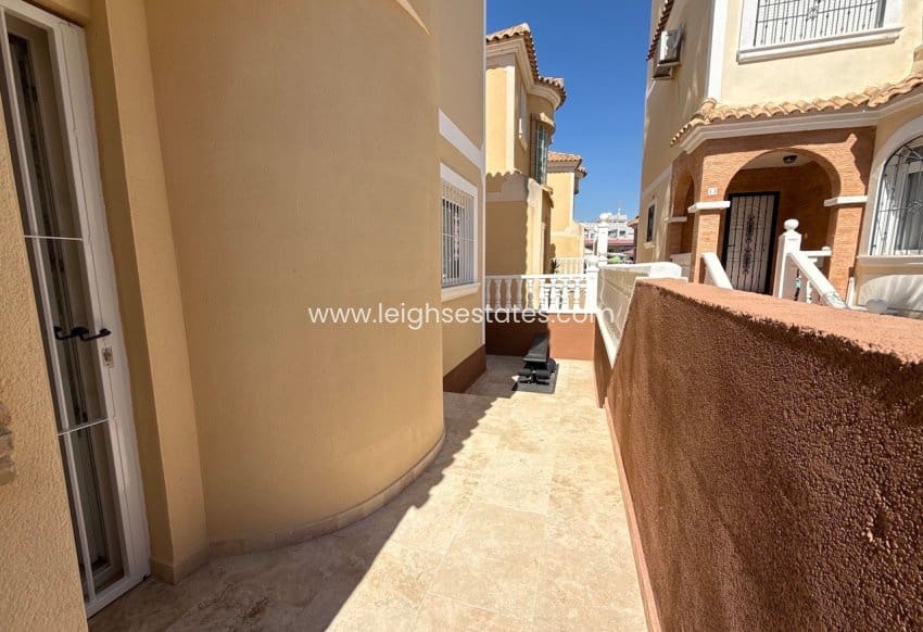 3 bedroom Villa for sale in Villamartin with pool garage - € 250,000 (Ref: 9946848)