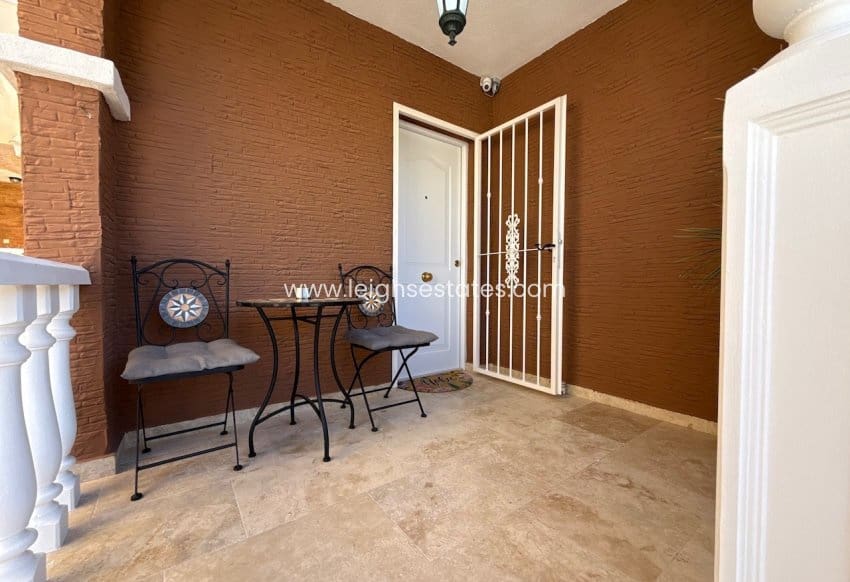 3 bedroom Villa for sale in Villamartin with pool garage - € 250,000 (Ref: 9946848)