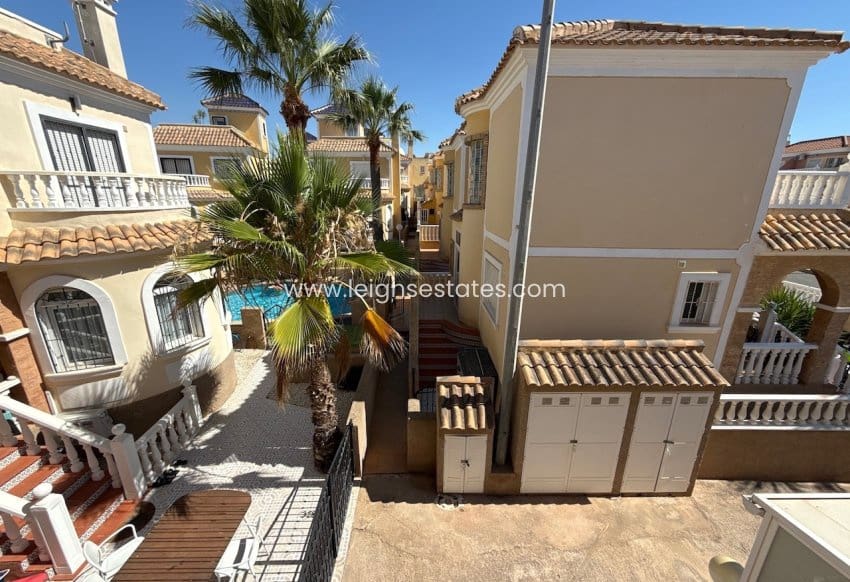3 bedroom Villa for sale in Villamartin with pool garage - € 250,000 (Ref: 9946848)