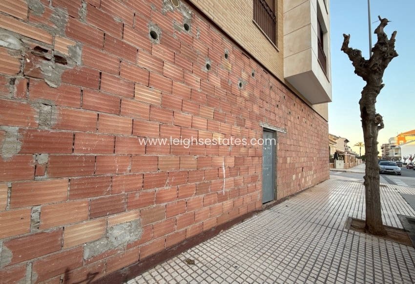 Commercial for sale in Pilar de la Horadada - € 121,000 (Ref: 9964550)