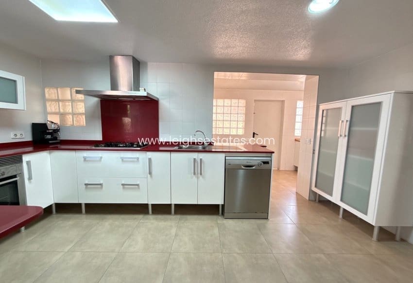 5 soverom Villa til salgs i La Zenia med svømmebasseng garasje - € 1 295 000 (Ref: 9974470)