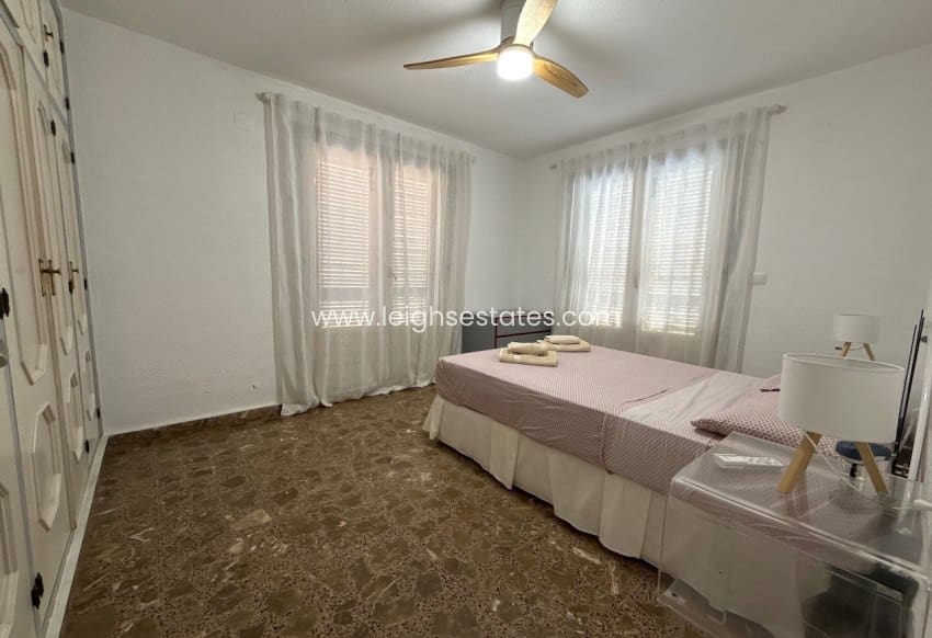 5 soverom Villa til salgs i La Zenia med svømmebasseng garasje - € 1 295 000 (Ref: 9974470)