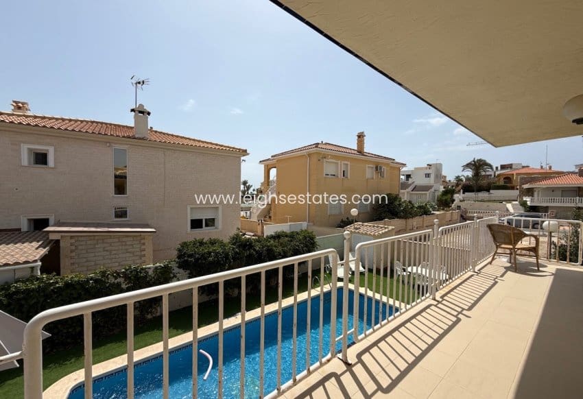 5 soverom Villa til salgs i La Zenia med svømmebasseng garasje - € 1 295 000 (Ref: 9974470)