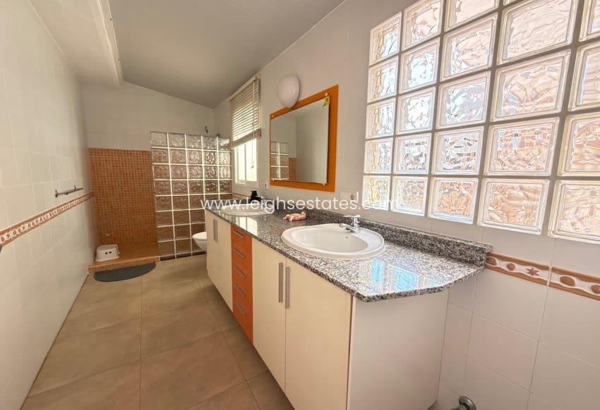 5 soverom Villa til salgs i La Zenia med svømmebasseng garasje - € 1 295 000 (Ref: 9974470)