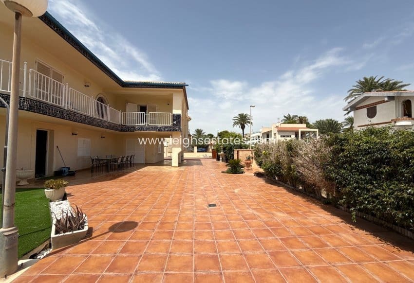 5 soverom Villa til salgs i La Zenia med svømmebasseng garasje - € 1 295 000 (Ref: 9974470)