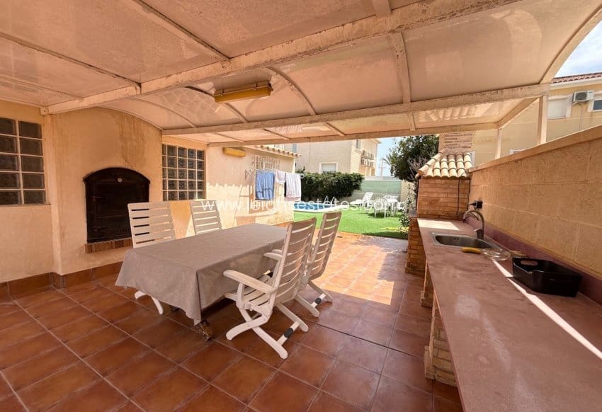 5 soverom Villa til salgs i La Zenia med svømmebasseng garasje - € 1 295 000 (Ref: 9974470)