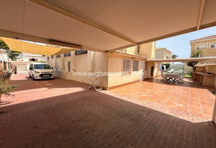 5 soverom Villa til salgs i La Zenia med svømmebasseng garasje - € 1 295 000 (Ref: 9974470)