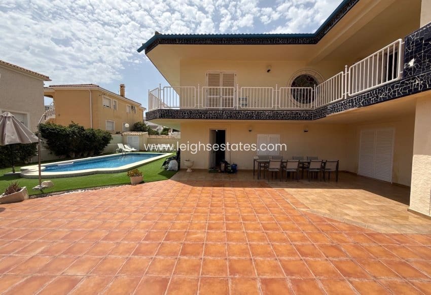 5 soverom Villa til salgs i La Zenia med svømmebasseng garasje - € 1 295 000 (Ref: 9974470)