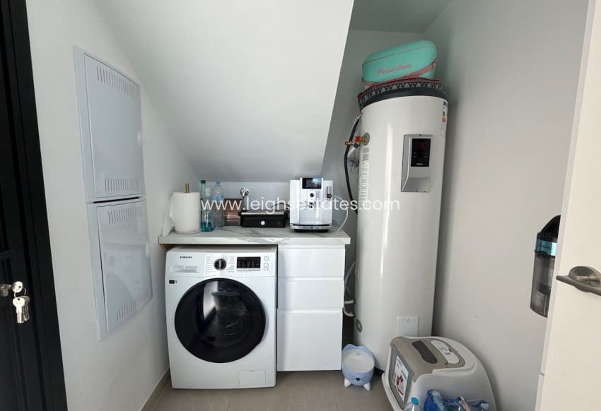3 chambre Villa/Maison à vendre à Orihuela Costa avec piscine garage - 749 000 € (Ref: 9990026)