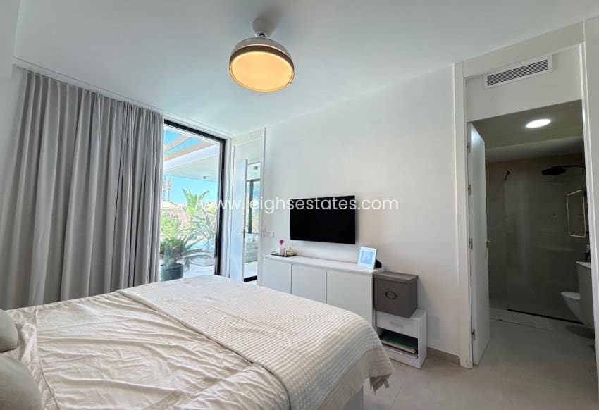 3 chambre Villa/Maison à vendre à Orihuela Costa avec piscine garage - 749 000 € (Ref: 9990026)