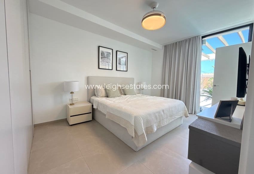 3 chambre Villa/Maison à vendre à Orihuela Costa avec piscine garage - 749 000 € (Ref: 9990026)