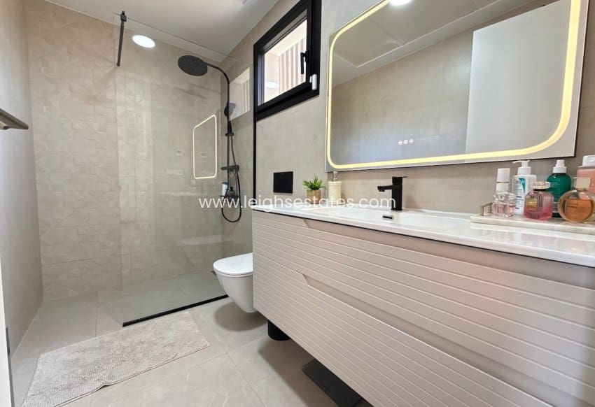 3 chambre Villa/Maison à vendre à Orihuela Costa avec piscine garage - 749 000 € (Ref: 9990026)